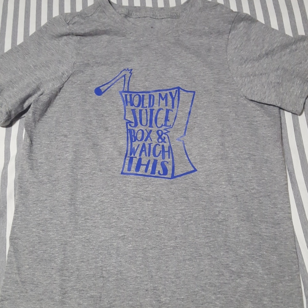 🍁Kids sz M tshirt
